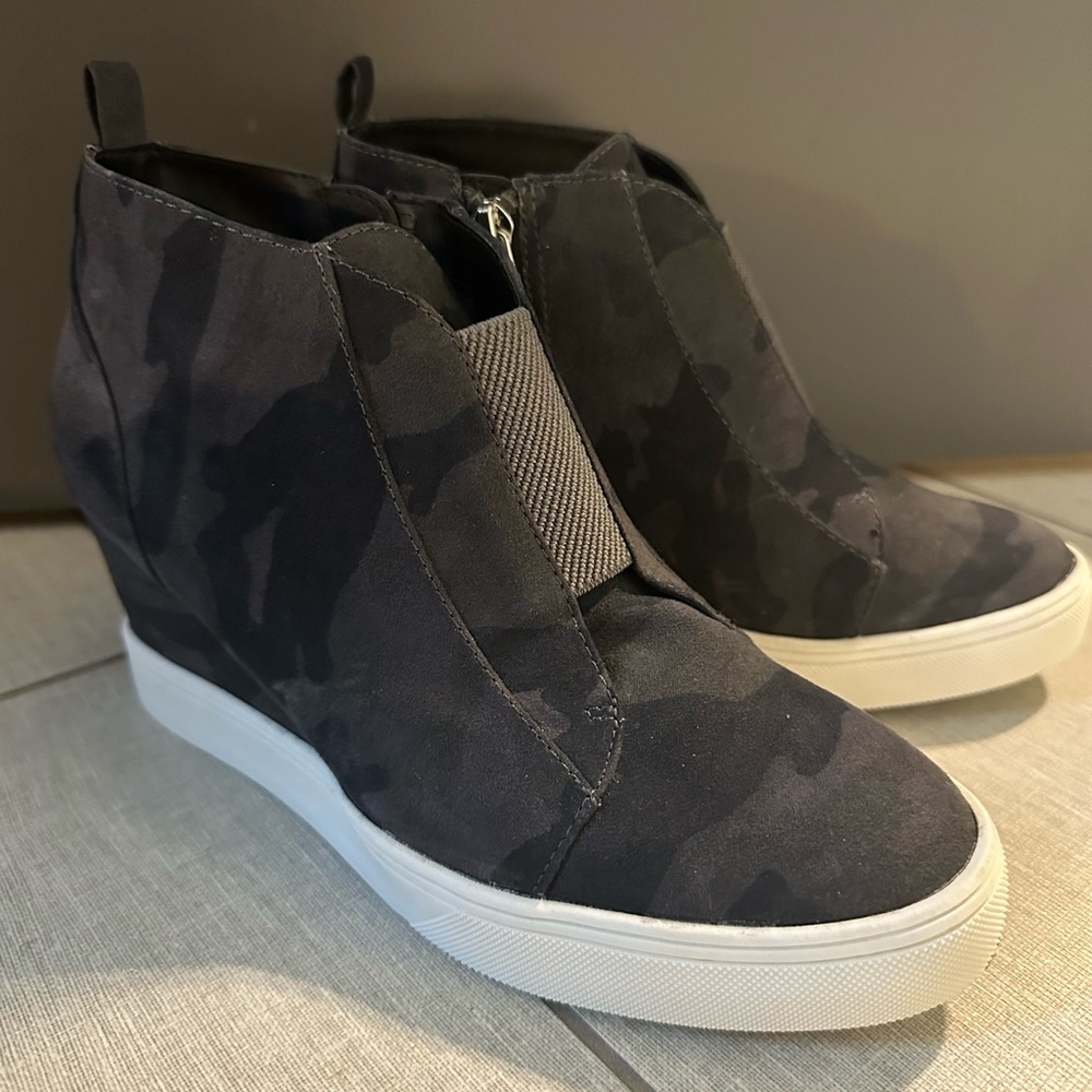 Mia Black Grey Camo Wedges 7